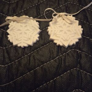 EUC VTG Pair Of Margaret Furlong "Winter Jewel" Snowflake Ornaments